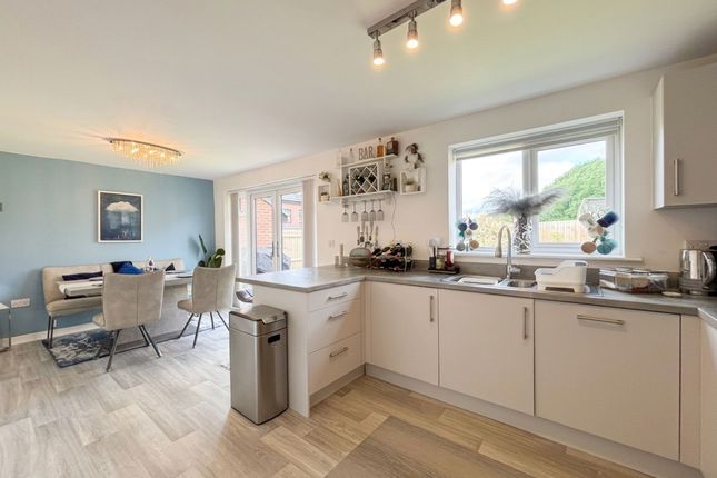 80 Rolag Crescent, Manchester photo 4