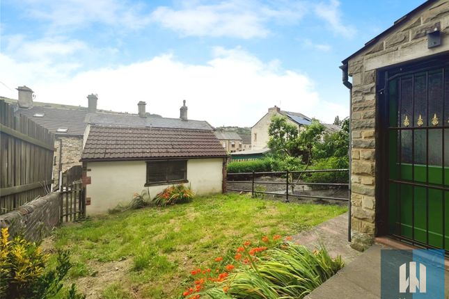6, Royds Avenue, Huddersfield photo 2