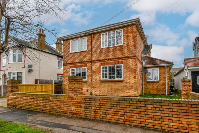 Thumbnail Flat for sale in Eastcote Grove, Southend-On-Sea