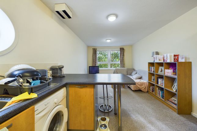 Flat for sale in Crown Station Place, Liverpool