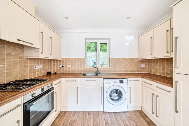 6, Laura Close, Winchester photo 3