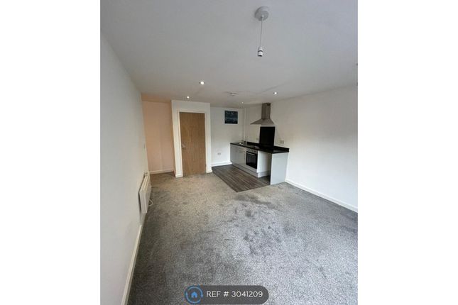 Flat, Grange Road West, Prenton photo 3