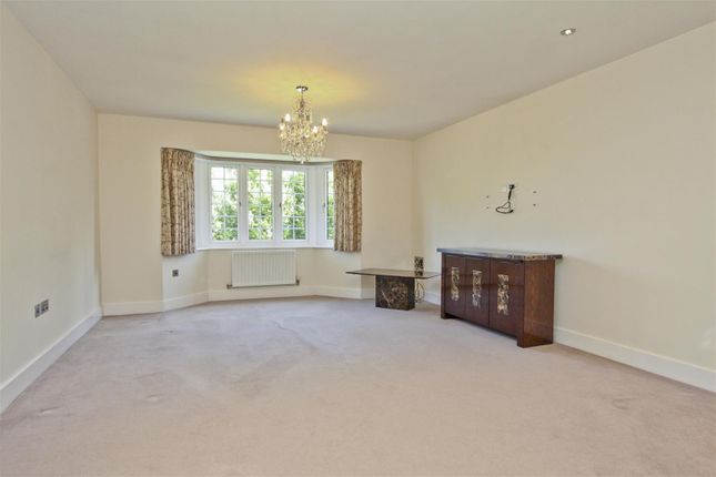 Flat for sale in Vine Lane, Hillingdon