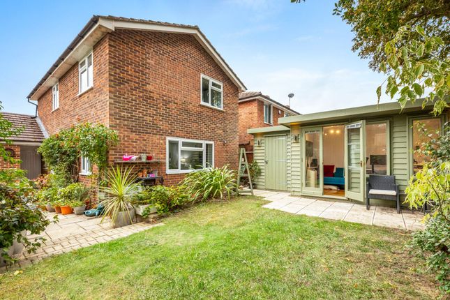 13 Yolsum Close, Buckinghamshire photo 4