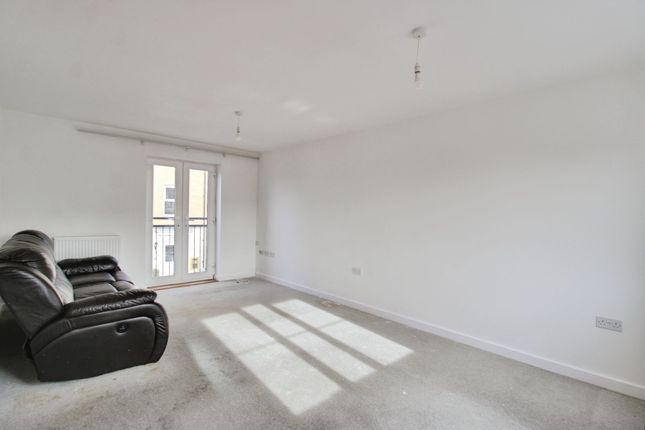 32 Vaughan Williams Way, Swindon photo 2