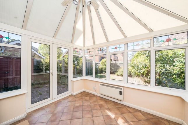 11, Tangmere Grove, Kingston Upon Thames photo 4