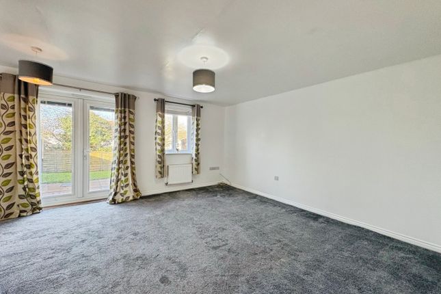 26 Hawkins Way, Helston, Cornwall photo 3