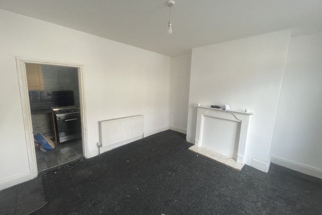 279, Hollings Road, Bradford photo 2