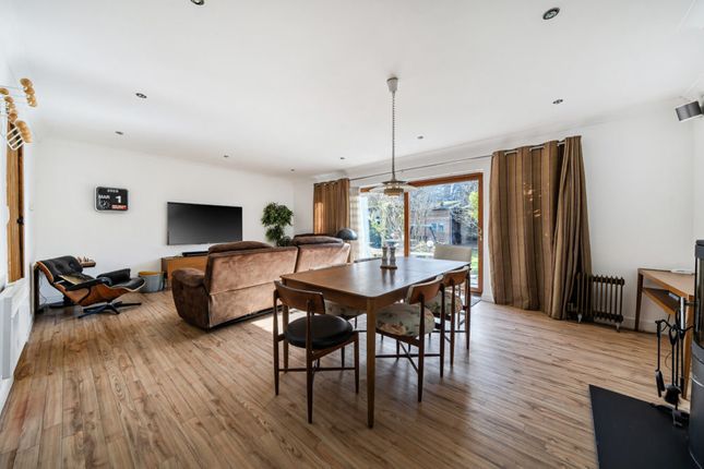 The White Cottage, 8a, Sutherland Road, Ealing photo 3