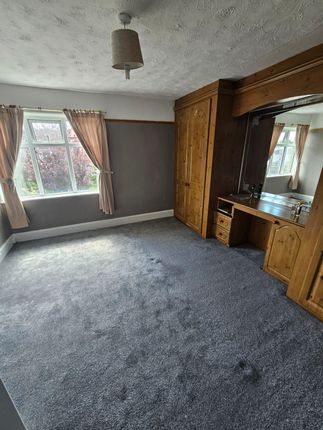 16, Highfield Crescent, Bradford photo 5