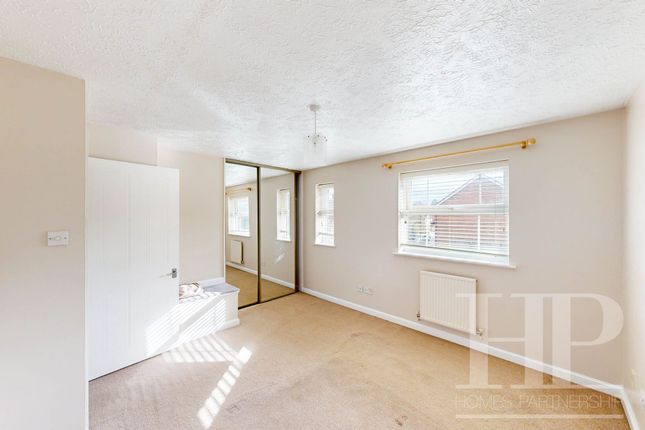 23 Penfold Road, Crawley photo 4