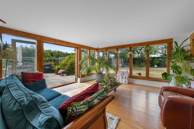 Whiteladys, Raydon Road, Ipswich photo 4