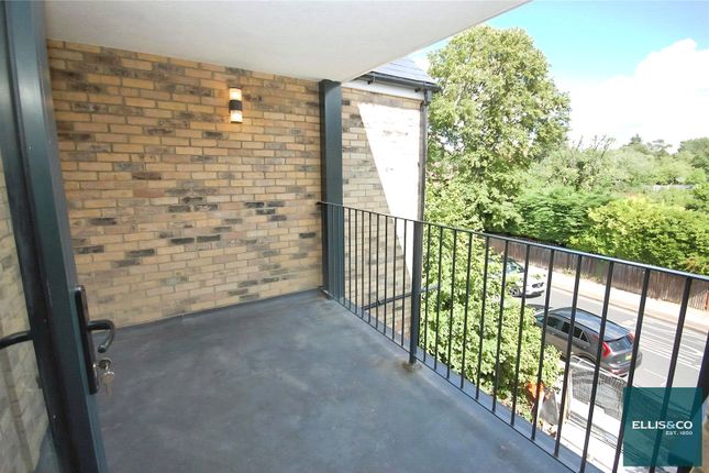 Flat 15, 66, Woodside Park Road, London photo 4