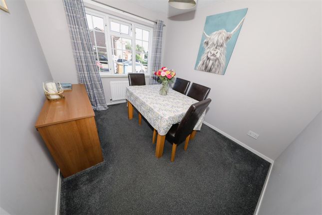 7, Pitkevy Gardens, Glenrothes photo 4