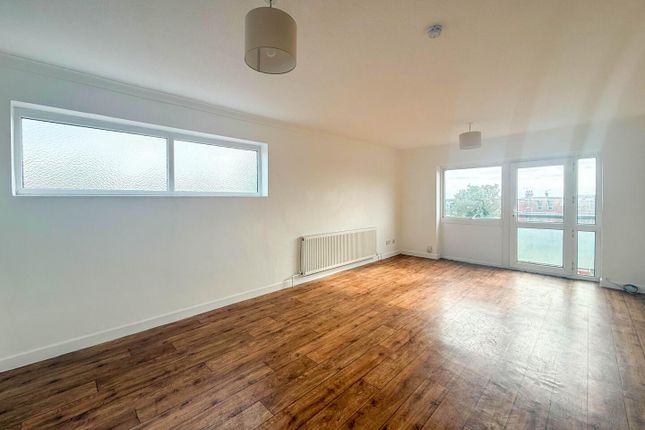 Flat 6 Preston Court, 11, Leonard Road, Westcliff-On-Sea photo 3