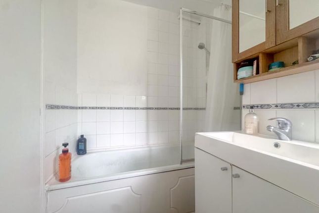 4, Tudor Way, Hertford photo 5