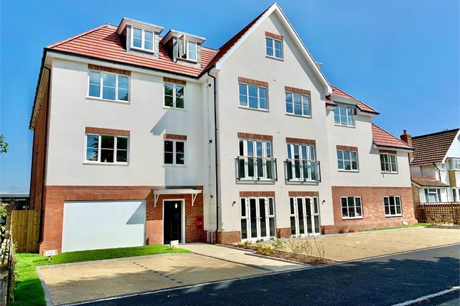 8, Elizabeth Court, Bathurst Walk, Richings Park photo 2