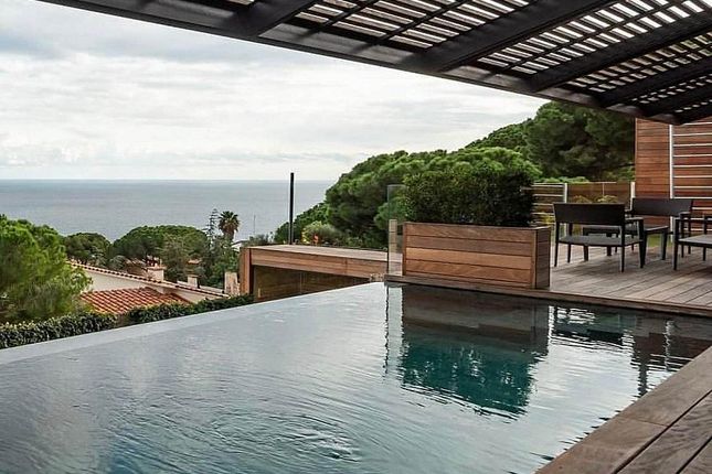 Thumbnail Villa for sale in Costa Brava, Spain