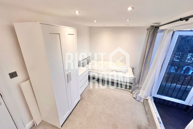 Balcony Room 4, 31 Rosebank Road, London photo 2