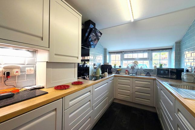 7, Fieldfare Road, London photo 4
