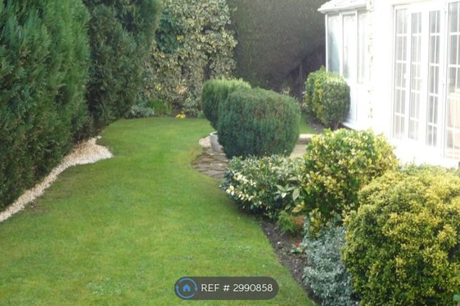Pool Bank Close, Otley Yorkshire, Pool-In-Wharfedale photo 2