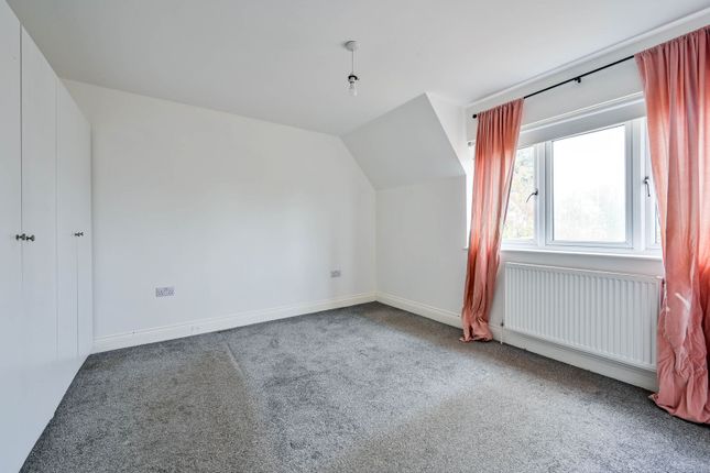 Weston Avenue, West Molesey photo 4