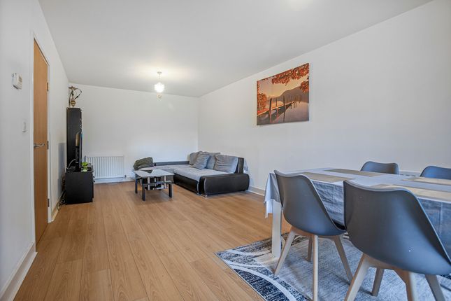 Flat Flat 23, 3, Guardian Avenue, London photo 5