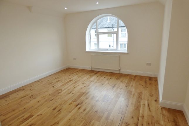 36 Bridge Street, Leatherhead photo 2