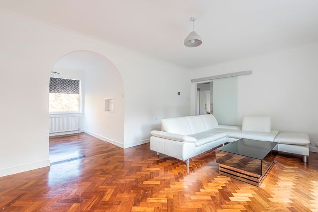 2 Oak House,, Hurstmere Close, Hindhead photo 4