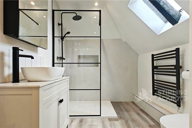 220A,, High Street, Surrey photo 2