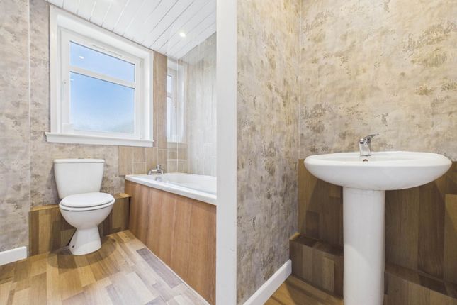 16a, Buchanan Drive, Glasgow photo 3