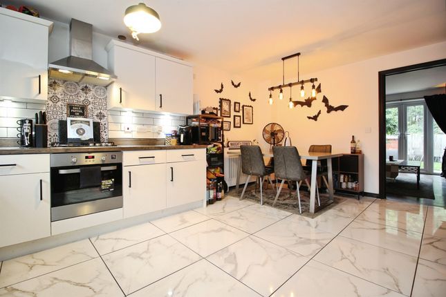 22, Pullman Crescent, LEEDS photo 4