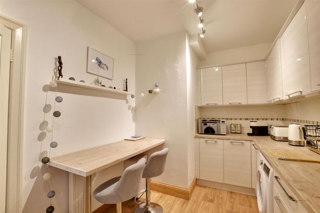 Flat 1, Highfields, Hilltop Drive, Rye photo 4