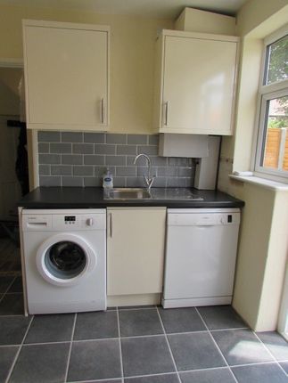 105 Goldbeaters Grove, Edgware photo 4