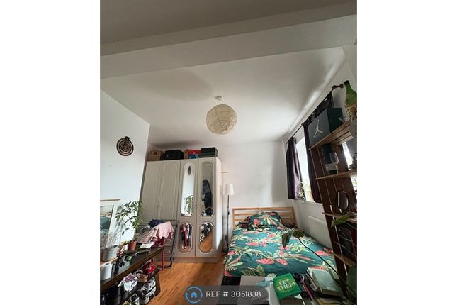 Flat, Vinson House Cranston Estate, London photo 2