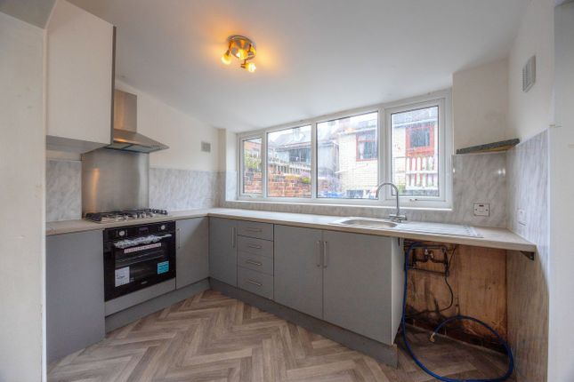 25, Wall Street, Barnsley photo 4