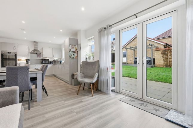 3, Abrahams Drive, Buntingford photo 2