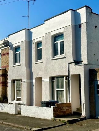 Thumbnail Flat for sale in Vale Grove, London