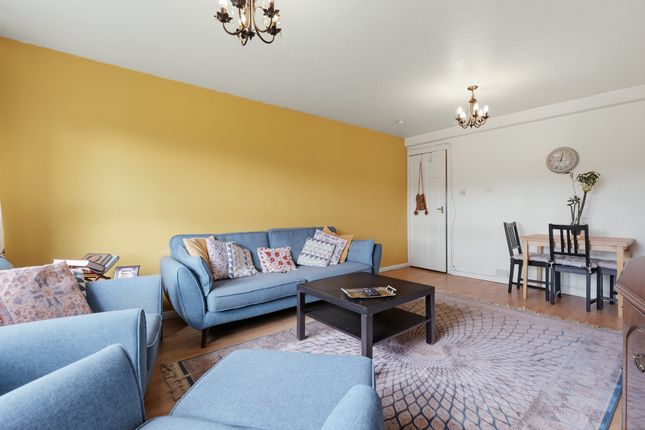 Flat 1, 39 Braid Square, Woodside, Glasgow photo 5