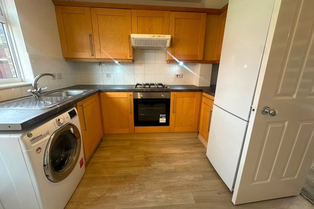 14, Frogmore Close, Berkshire photo 2