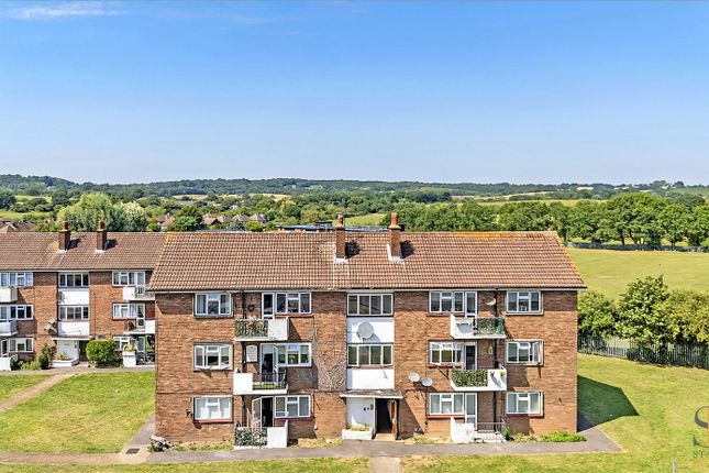 Thumbnail Flat for sale in Firbank Road, Romford