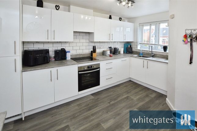 207, Throstle Road, West Yorkshire photo 5