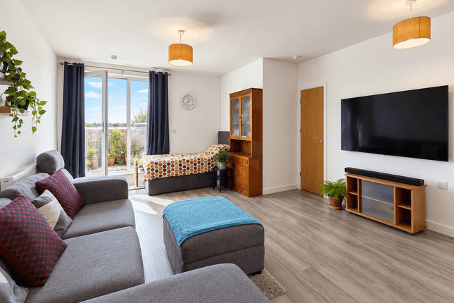 Flat 28 Carter Court, Gilding Way, SOUTHALL photo 4