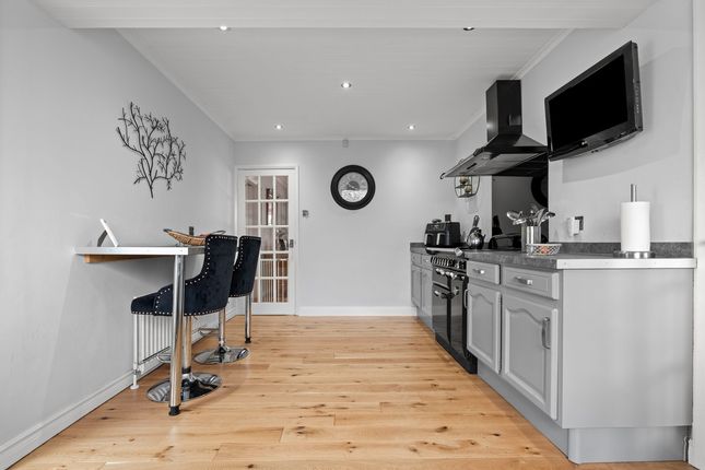 10, Brookfield, Harrogate photo 3