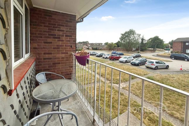 95, Chestnut Crescent, Reading photo 2