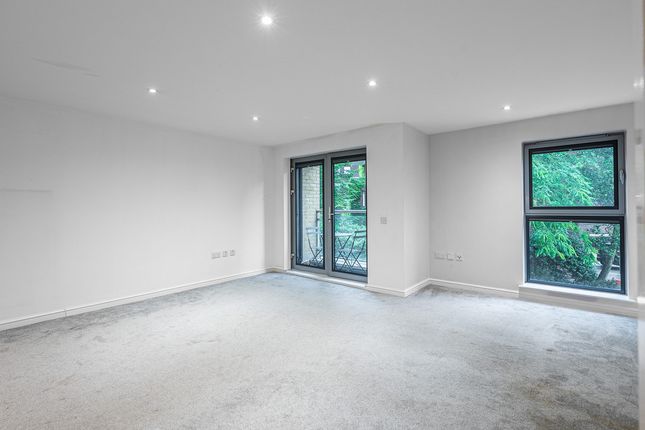 Flat 3, 1, Battersea Square, London photo 3