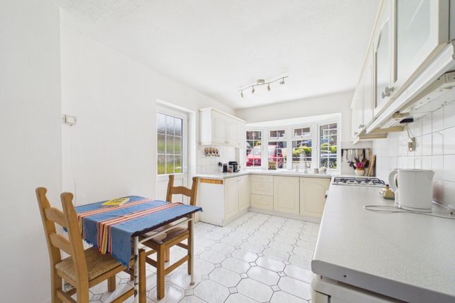 8, Avon Grove, Bracknell photo 4
