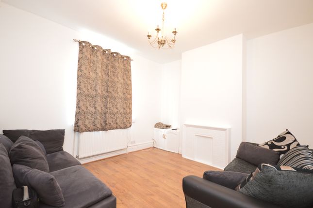 4 Double Bedroom Mid-Terraced House