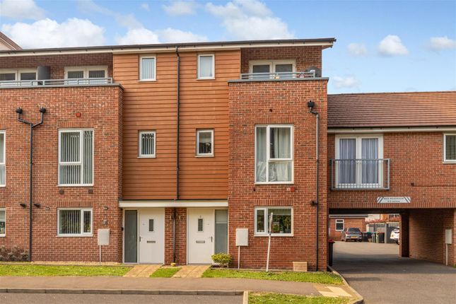 Town house for sale in Bowling Green Close, Bletchley, Milton Keynes