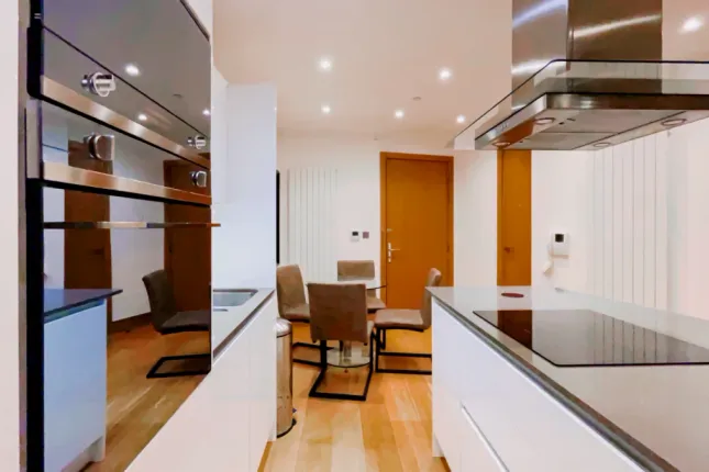 LD-Baltimore Tower(Galliard), 25, Crossharbour Plaza, London photo 3